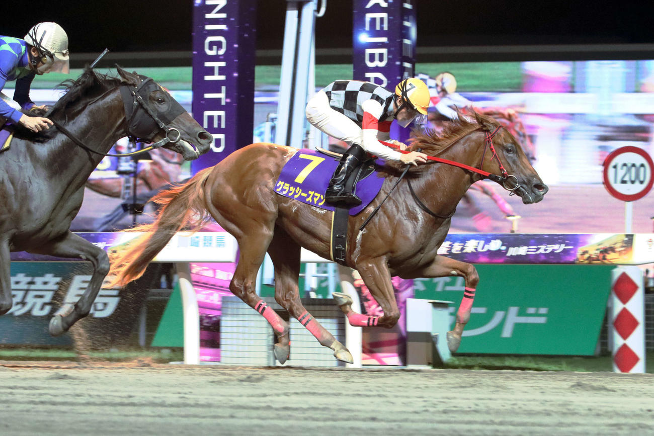4コーナーで先頭に立ち若武者賞を制したグラッシーズマンと和田譲治騎手
