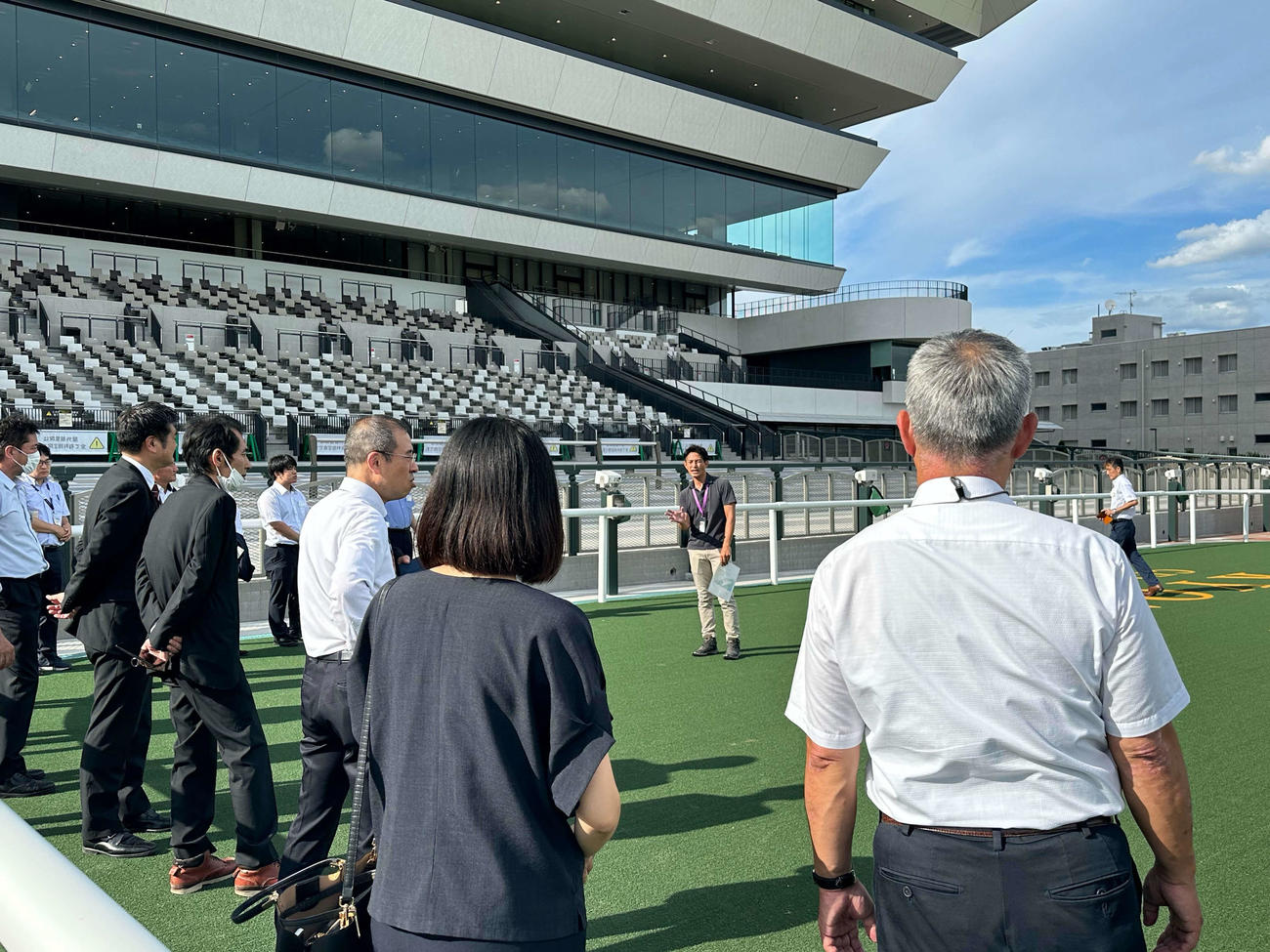 ニッカン・コム杯協議会で京都競馬場を視察するボートレース施行者