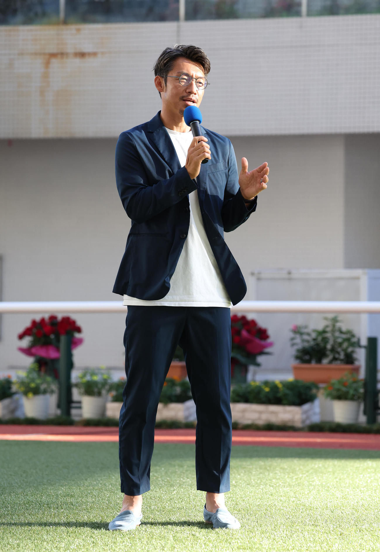 最終レース後のトークショーで阪神の優勝について語る鳥谷氏（撮影・白石智彦）