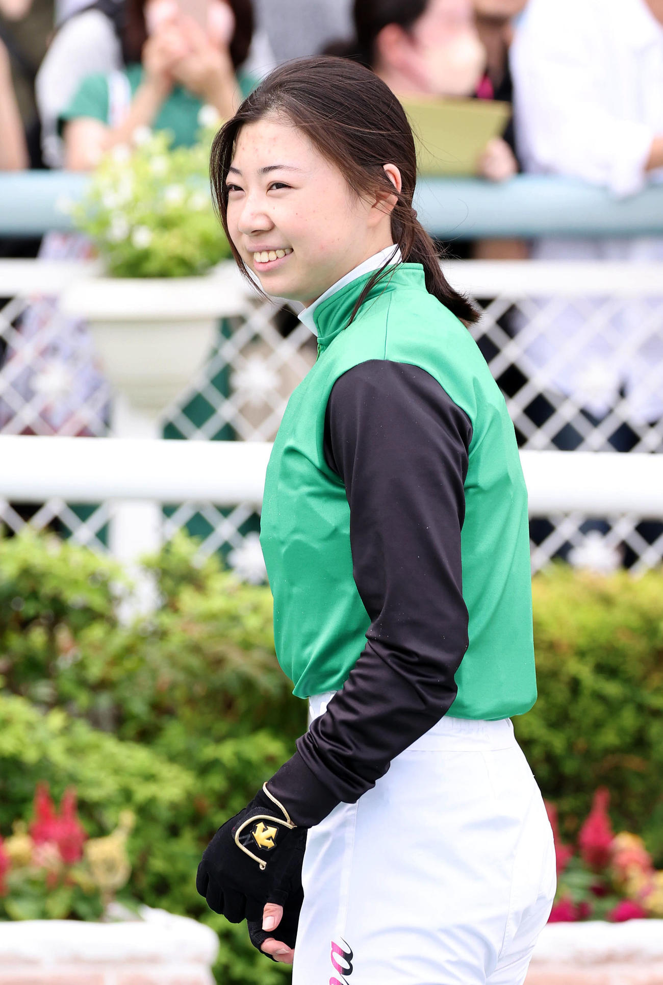 阪神4R、クリノファンタジアで新馬戦を快勝し笑顔を見せる河原田騎手（撮影・白石智彦）
