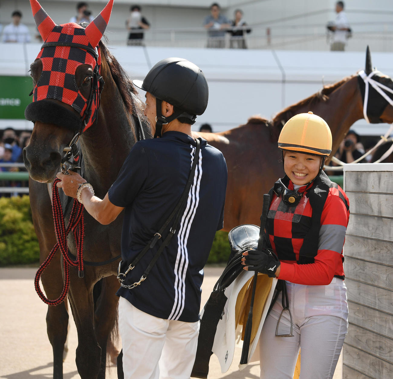 中山8R、1着トモジャミと小林美駒騎手（撮影・柴田隆二）