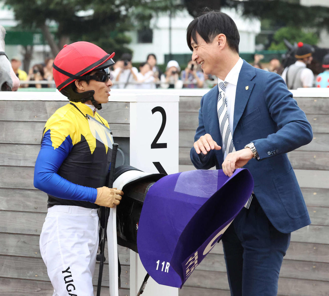 スプリンターズSを制して笑顔の川田騎手と池江師（撮影・丹羽敏通）