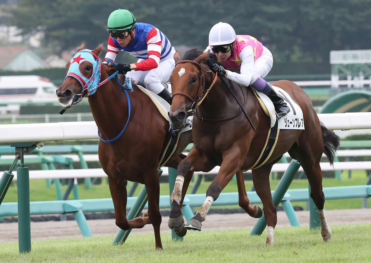 中山3R、2歳新馬戦を制したジューンブレアと武豊騎手（右）（撮影・丹羽敏通）