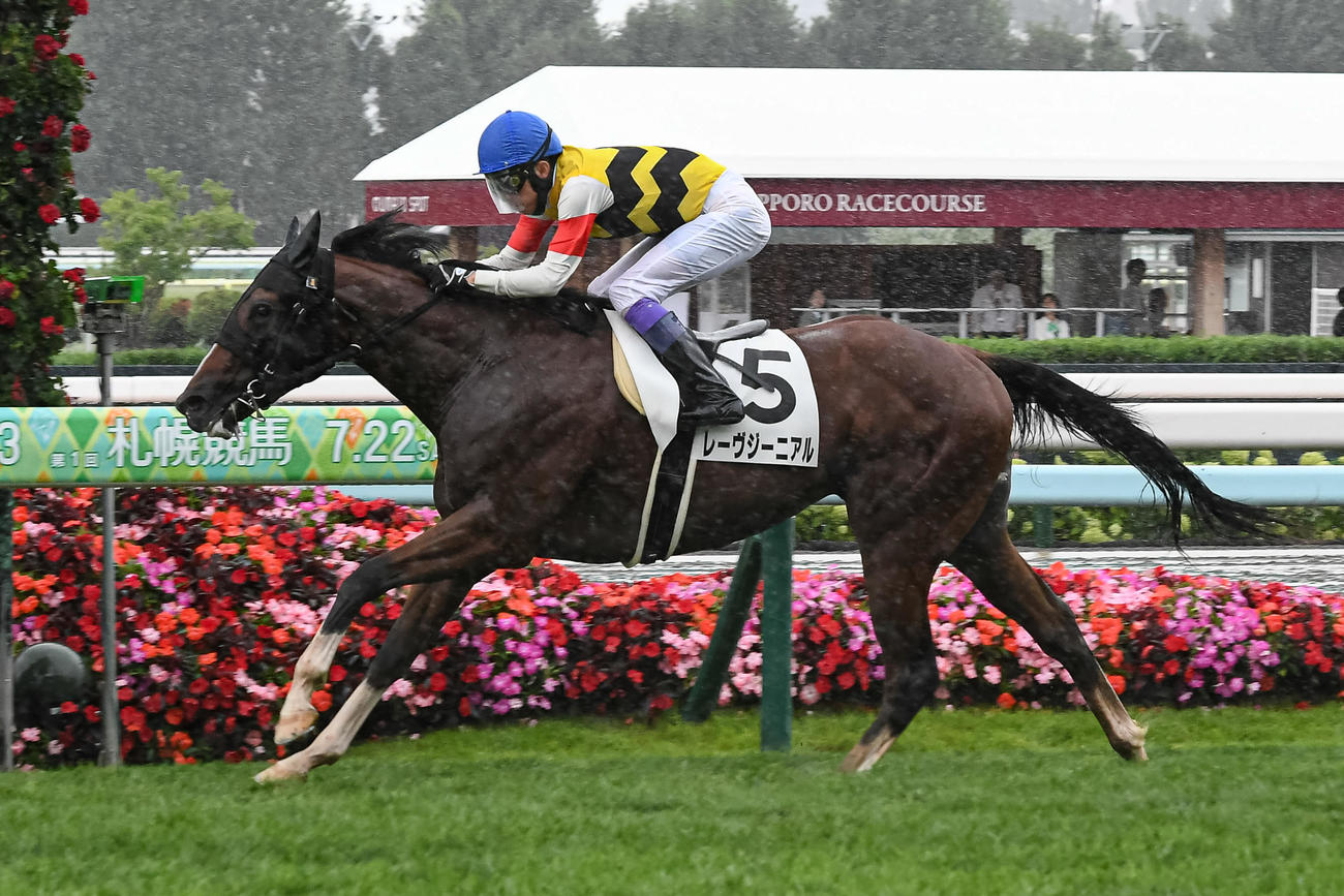 8月6日、2歳未勝利を制したレーヴジーニアルと武豊騎手