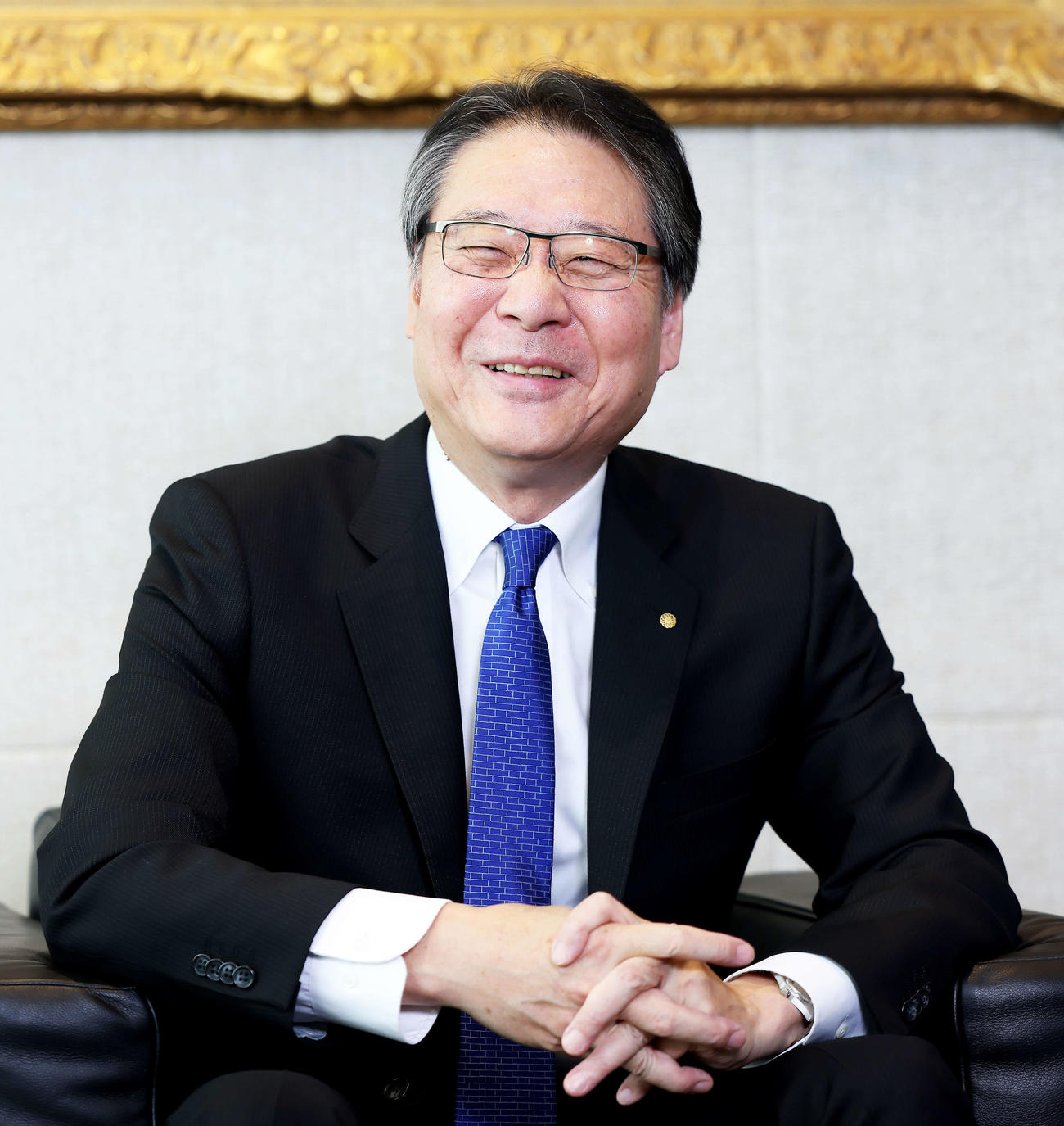 インタビューに答えるJRA吉田正義新理事長（撮影・河田真司）