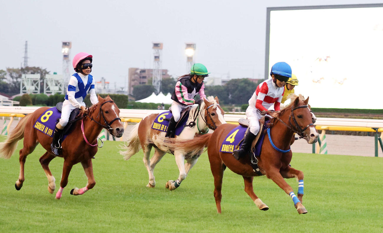 第13回ジョッキーベイビーズを制した川田純煌選手（右）（撮影・鈴木正人）