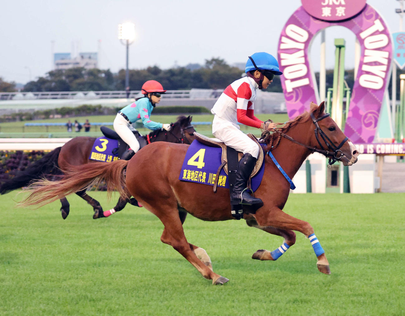 第13回ジョッキーベイビーズを制した川田純煌選手（右）（撮影・鈴木正人）