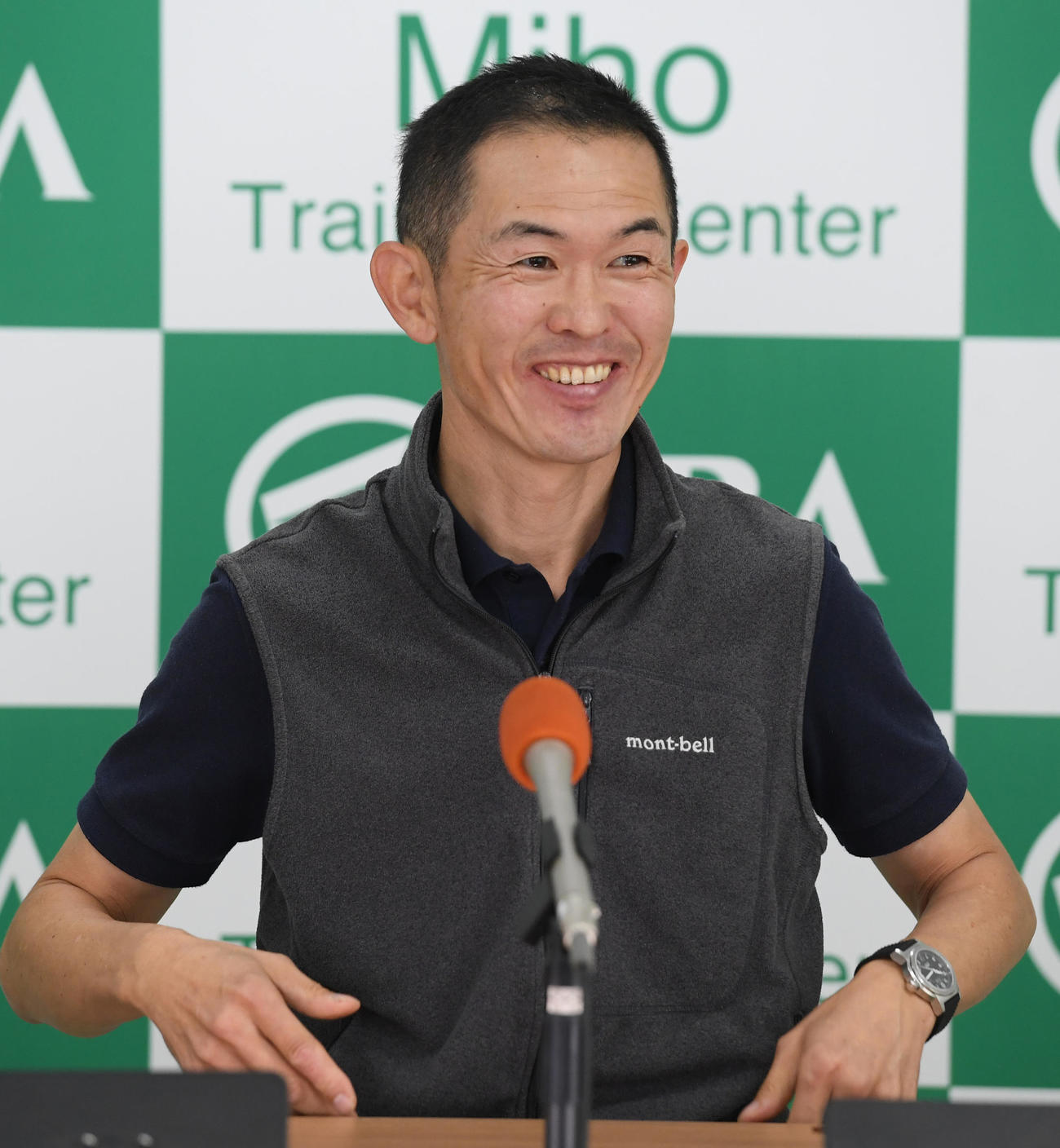 ヒップホップソウルの調教について会見する木村調教師（撮影・柴田隆二）