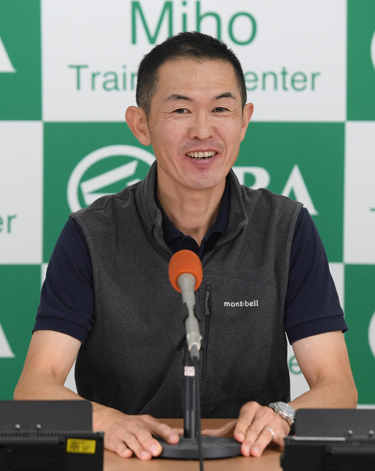 ヒップホップソウルの調教について会見する木村調教師（撮影・柴田隆二）