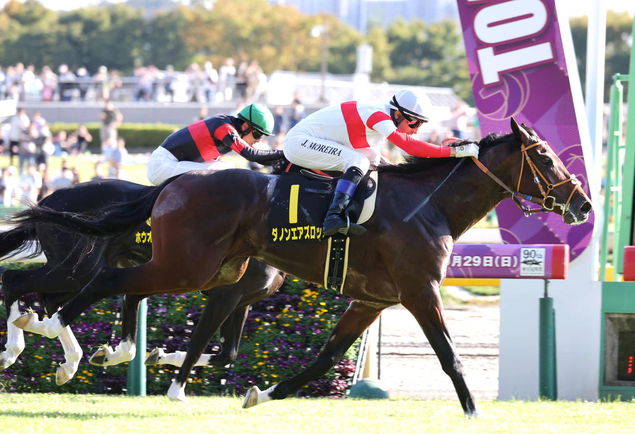 アイビーSを制したダノンエアズロック（手前）とJ・モレイラ騎手（撮影・鈴木正人）