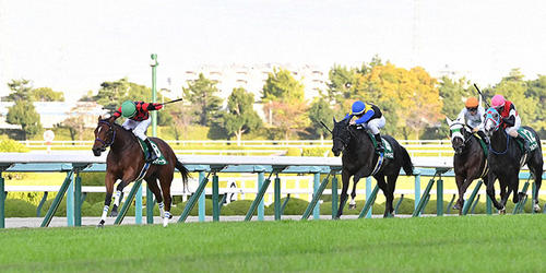 逃げ切ってファンタジーSを制したリバーラと石橋騎手（撮影・岩下翔太）＝2022年11月5日、阪神競馬場