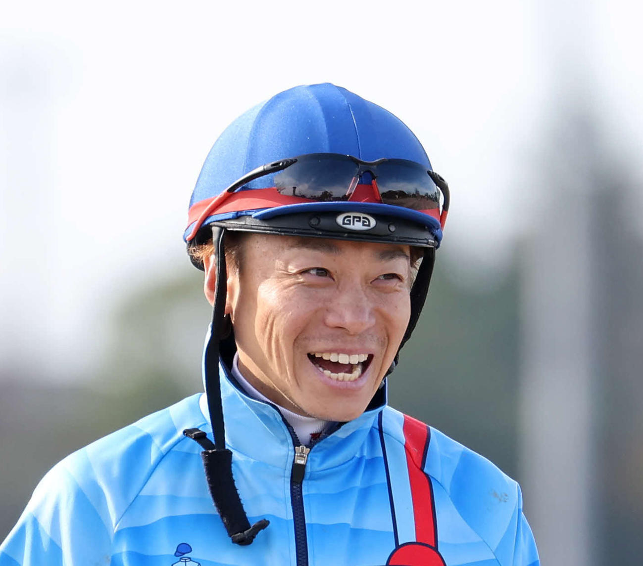 笑顔を見せる池添謙一騎手（撮影・鈴木正人）