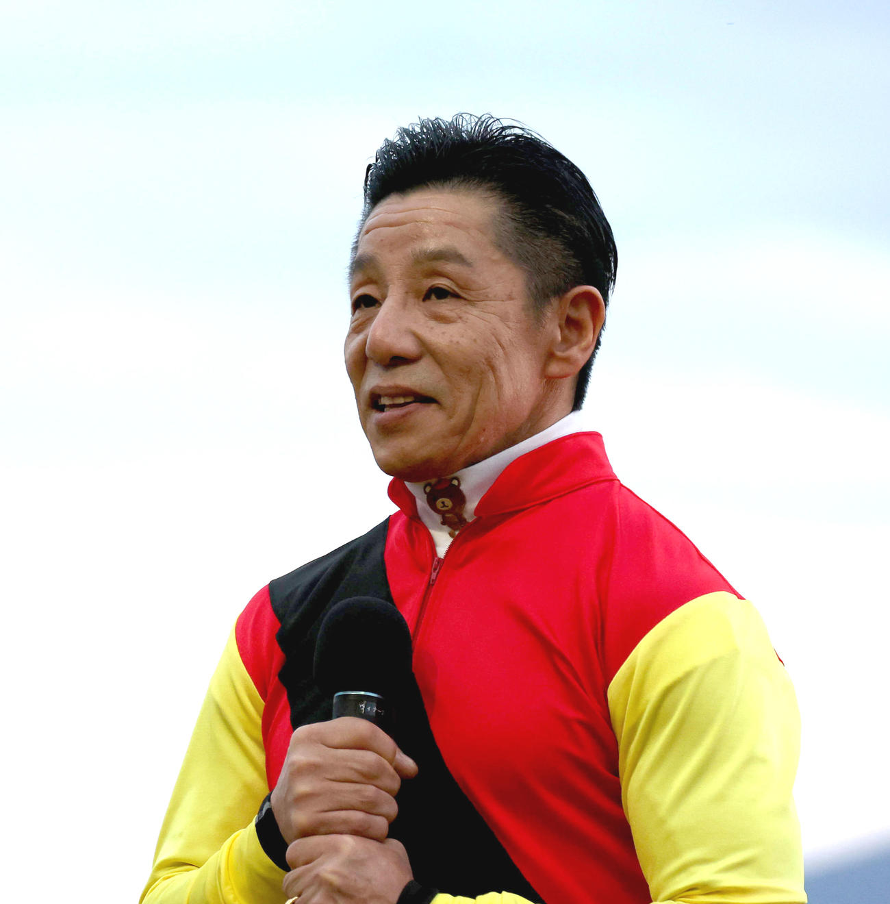 引退式でファンにあいさつする熊沢騎手（撮影・白石智彦）