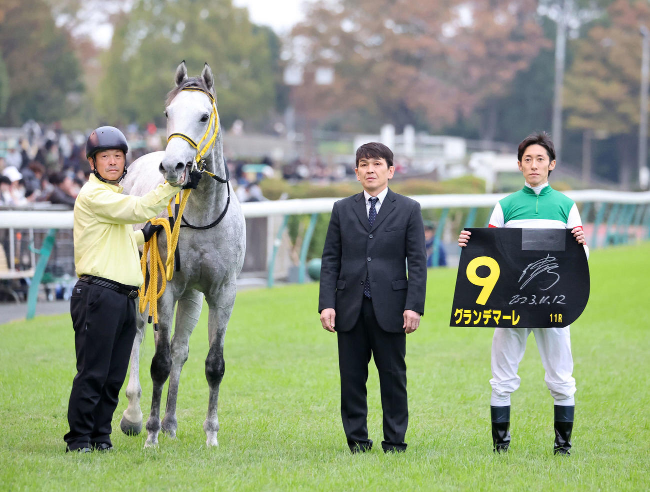 オーロCを制したグランデマーレと津村明秀騎手（撮影・鈴木正人）