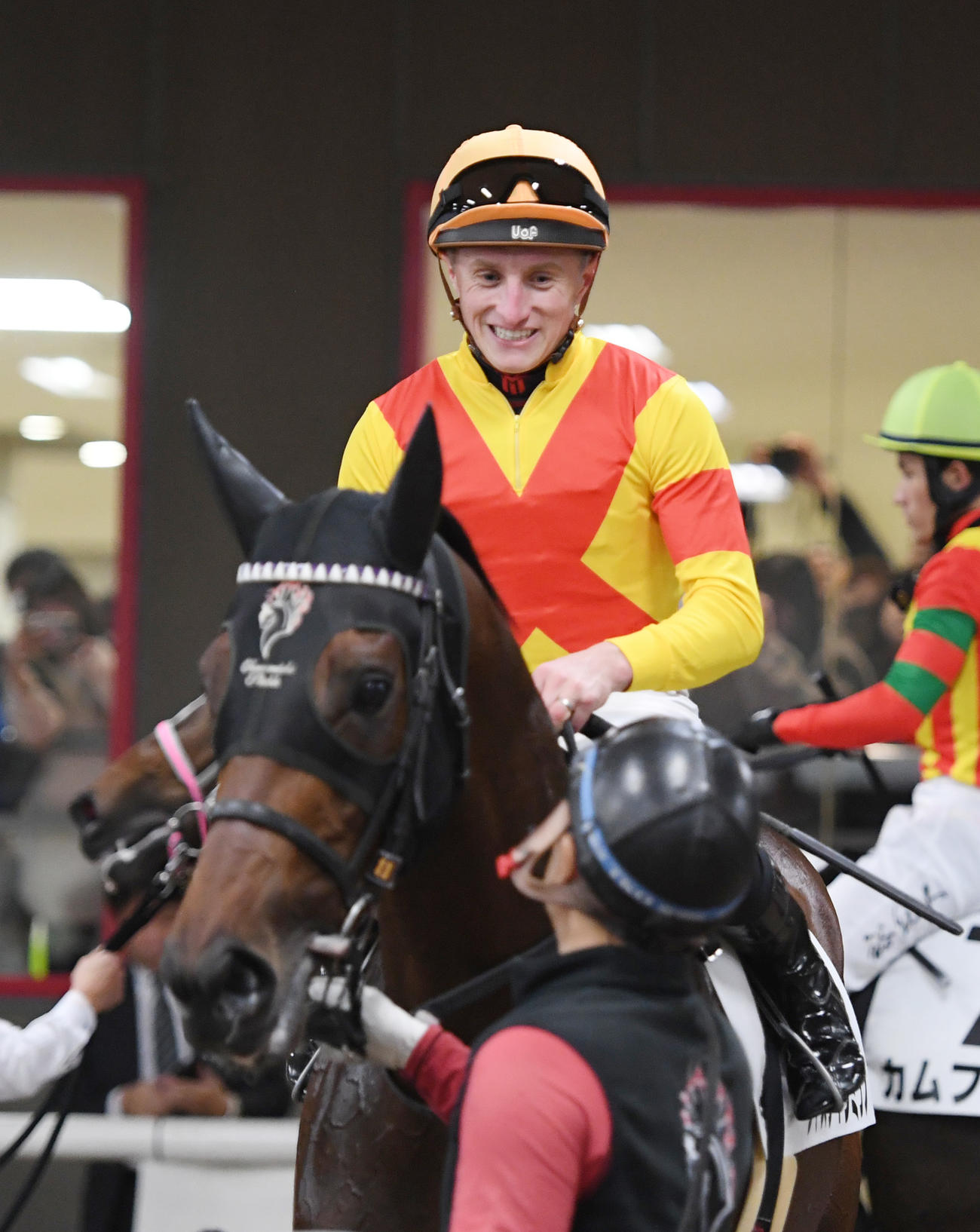 東京5R新馬戦を制したジャスティンミラノとマーカンド騎手（撮影・柴田隆二）