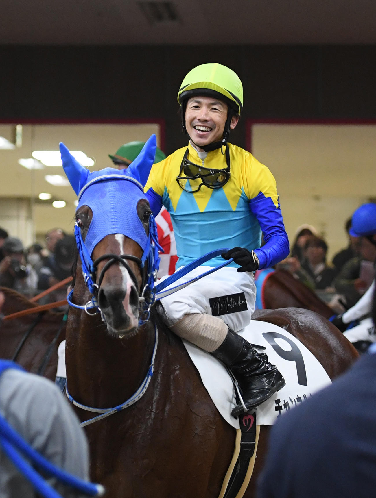 東京5R新馬戦を制したチャンネルトンネルの松岡騎手（撮影・柴田隆二）