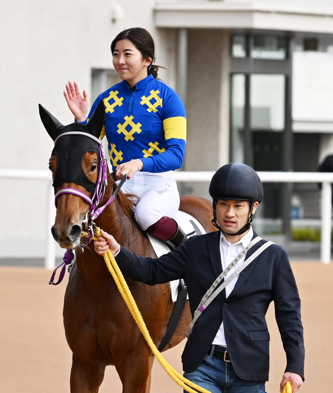 京都1Rを勝利したゴッドカインドと今村騎手（撮影・清水貴仁）