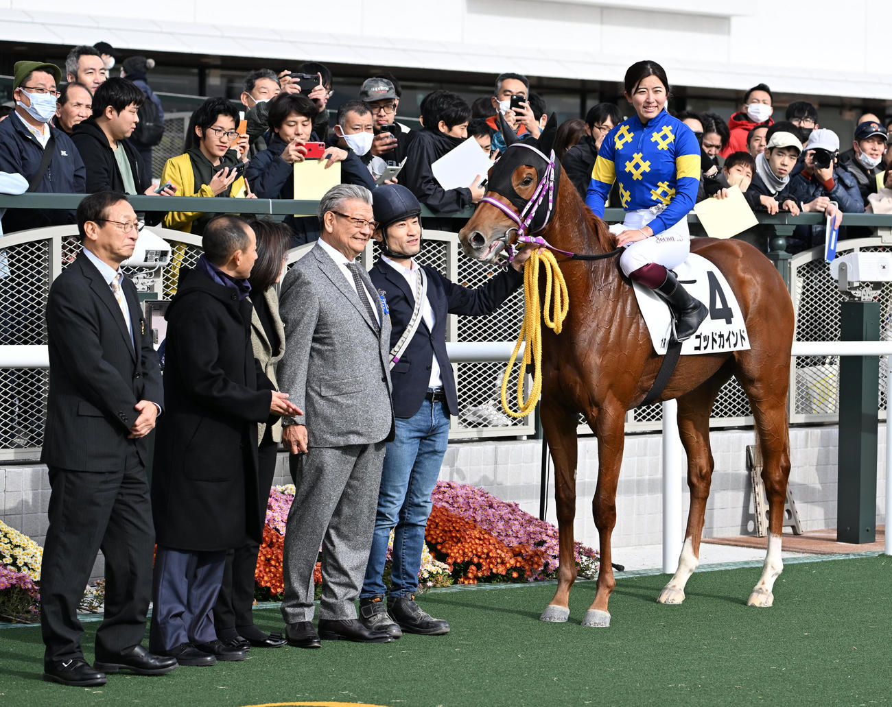 京都1Rを勝利したゴッドカインドと今村騎手（撮影・清水貴仁）