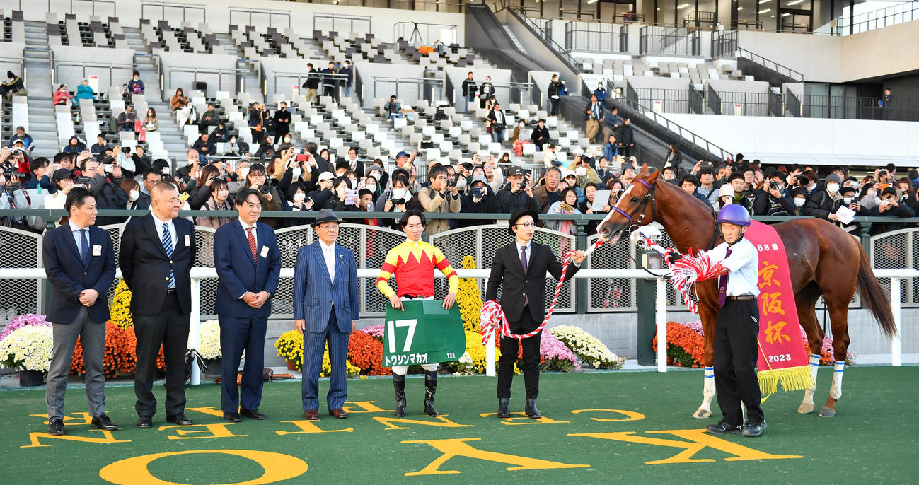 2年連続で京阪杯を制したトウシンマカオ。騎手は菅原明（撮影・清水貴仁）