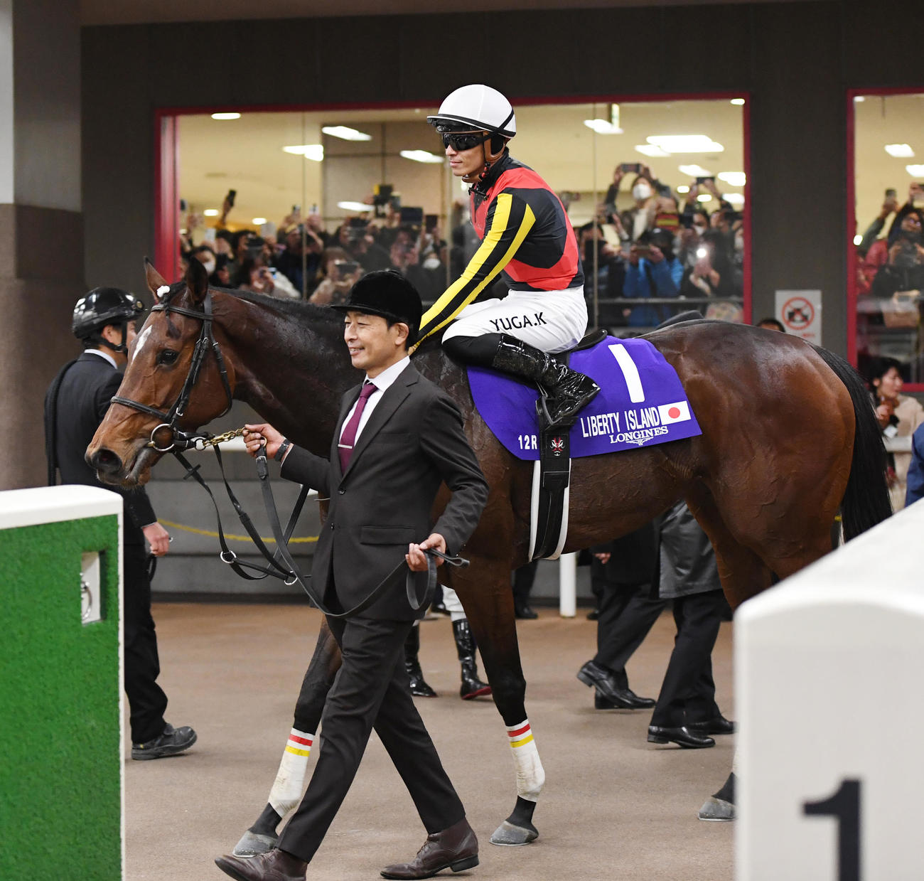 ジャパンCで2着のリバティアイランドと川田騎手（2023年11月26日撮影）