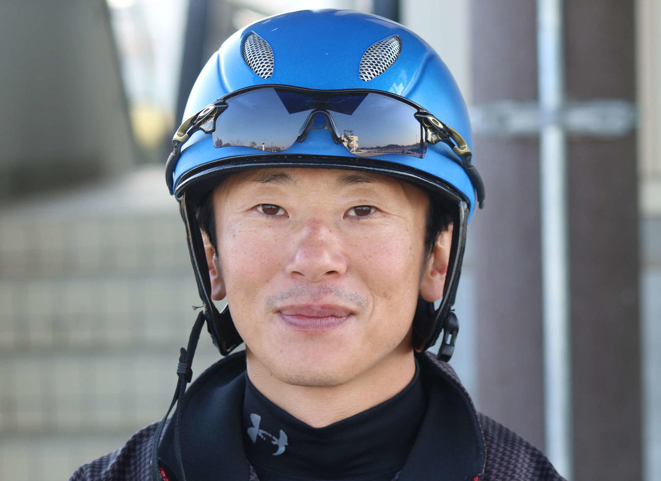 「ガッツポーズはとっておきます」と石神深一騎手（撮影・木南友輔）