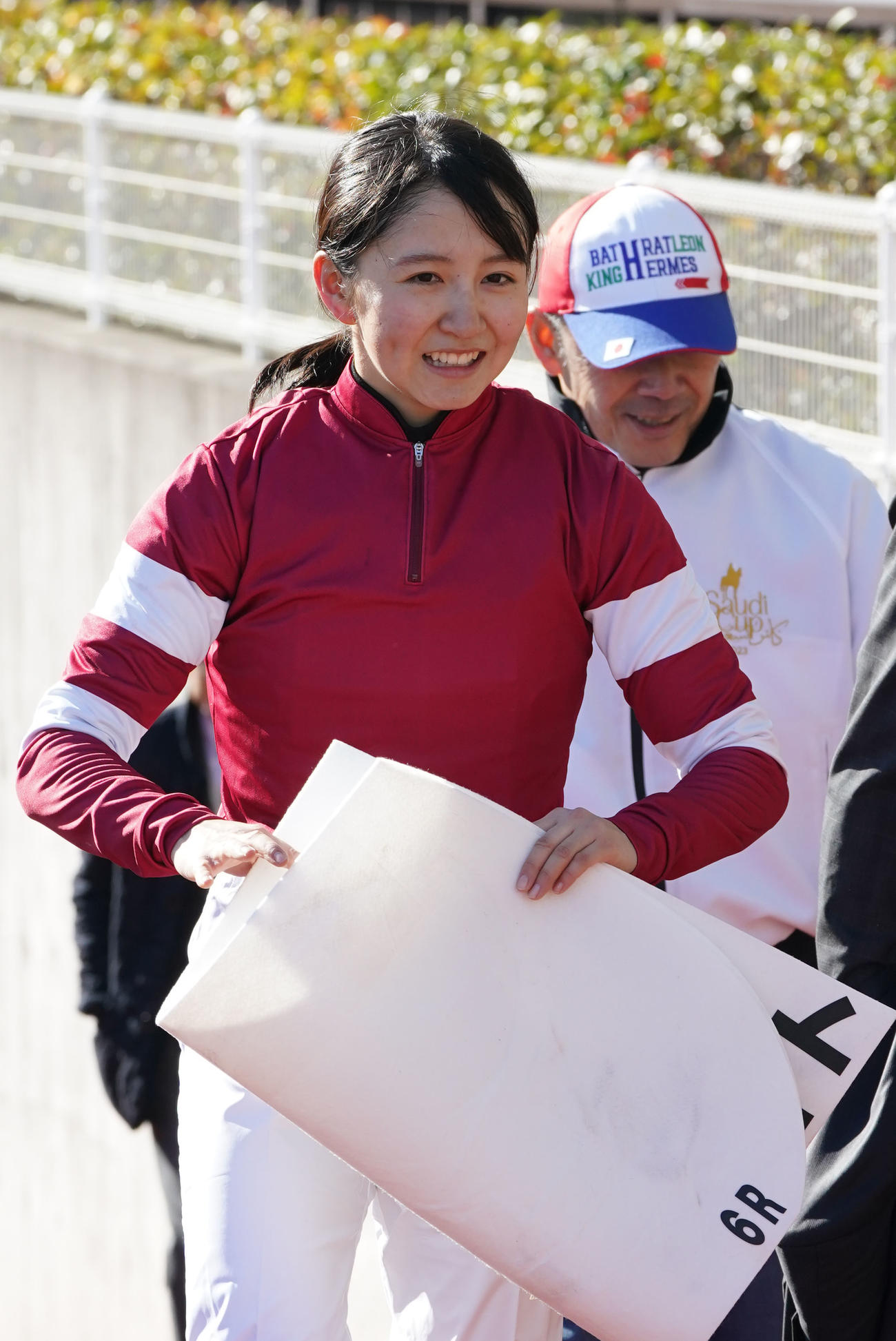 中京6R、フェイトで勝利し笑顔の古川騎手（撮影・森本幸一）