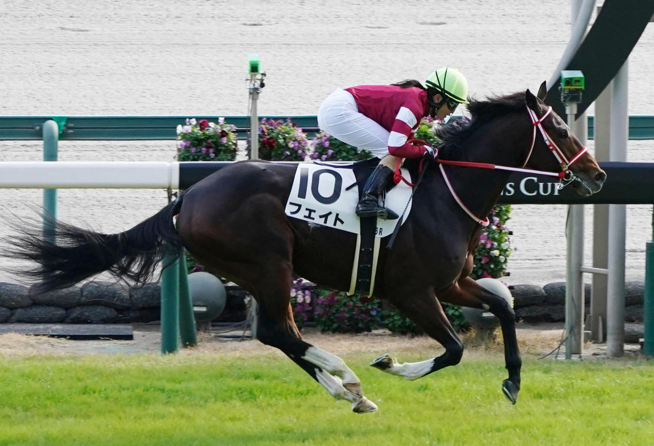 中京6Rを制したフェイトと古川騎手（撮影・森本幸一）