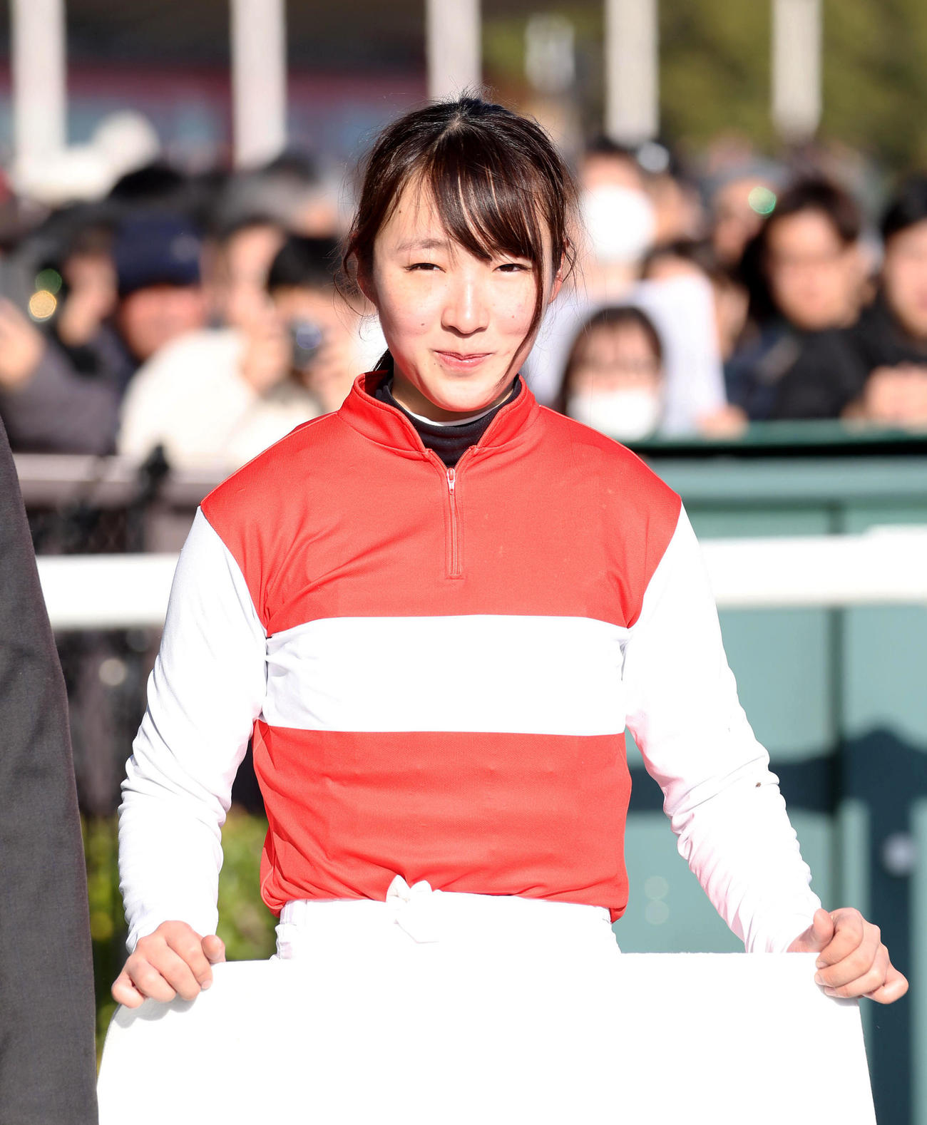 ショウナンナダルで中京9Rを勝利して口取りに並ぶ永島騎手（撮影・白石智彦）
