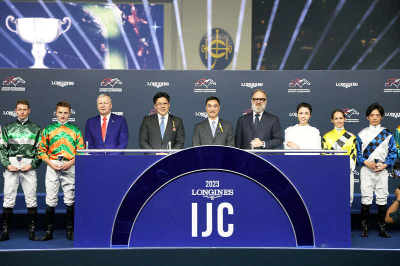 「2023ロンジン・インターナショナル・ジョッキーズ・チャンピオンシップ」に参戦した川田騎手（右端）