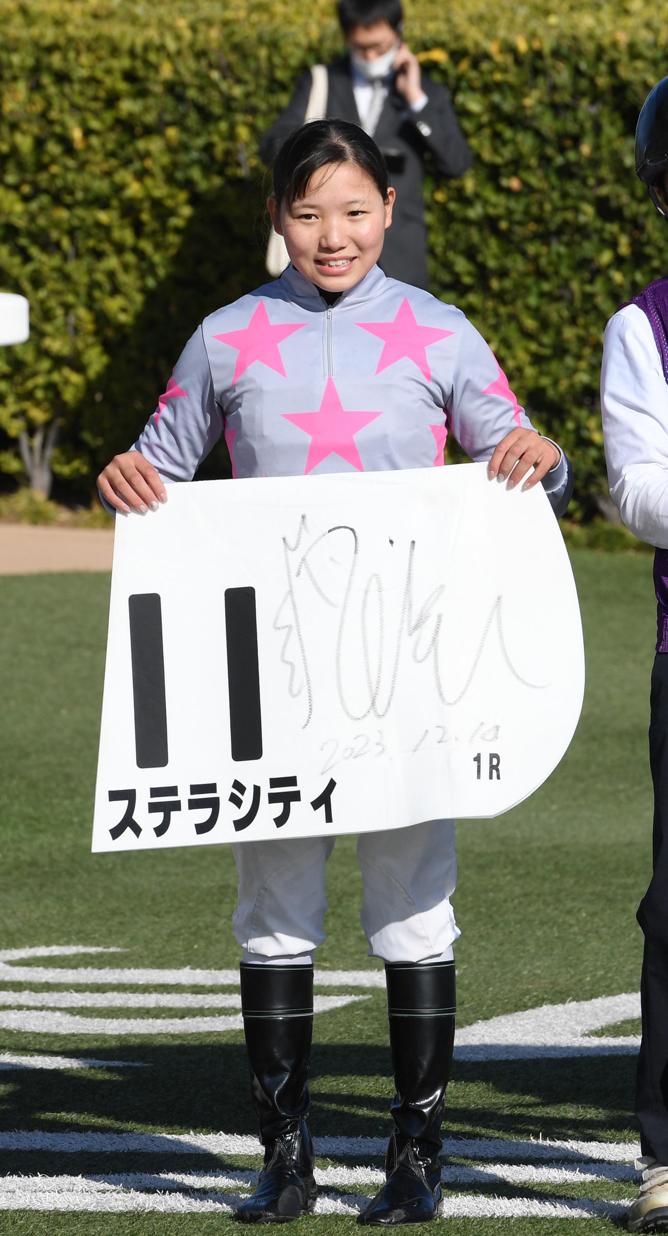 中山1Rをステラシティで制した小林美駒騎手（撮影・柴田隆二）