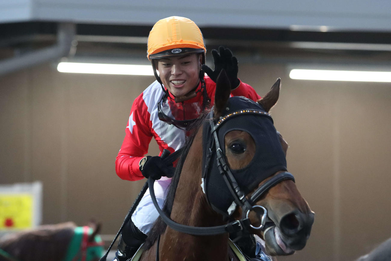 マザーフェイヴァーでヤマネ賞を勝ちデビュー2年目で自身初の南関東年間100勝を達成した野畑凌騎手