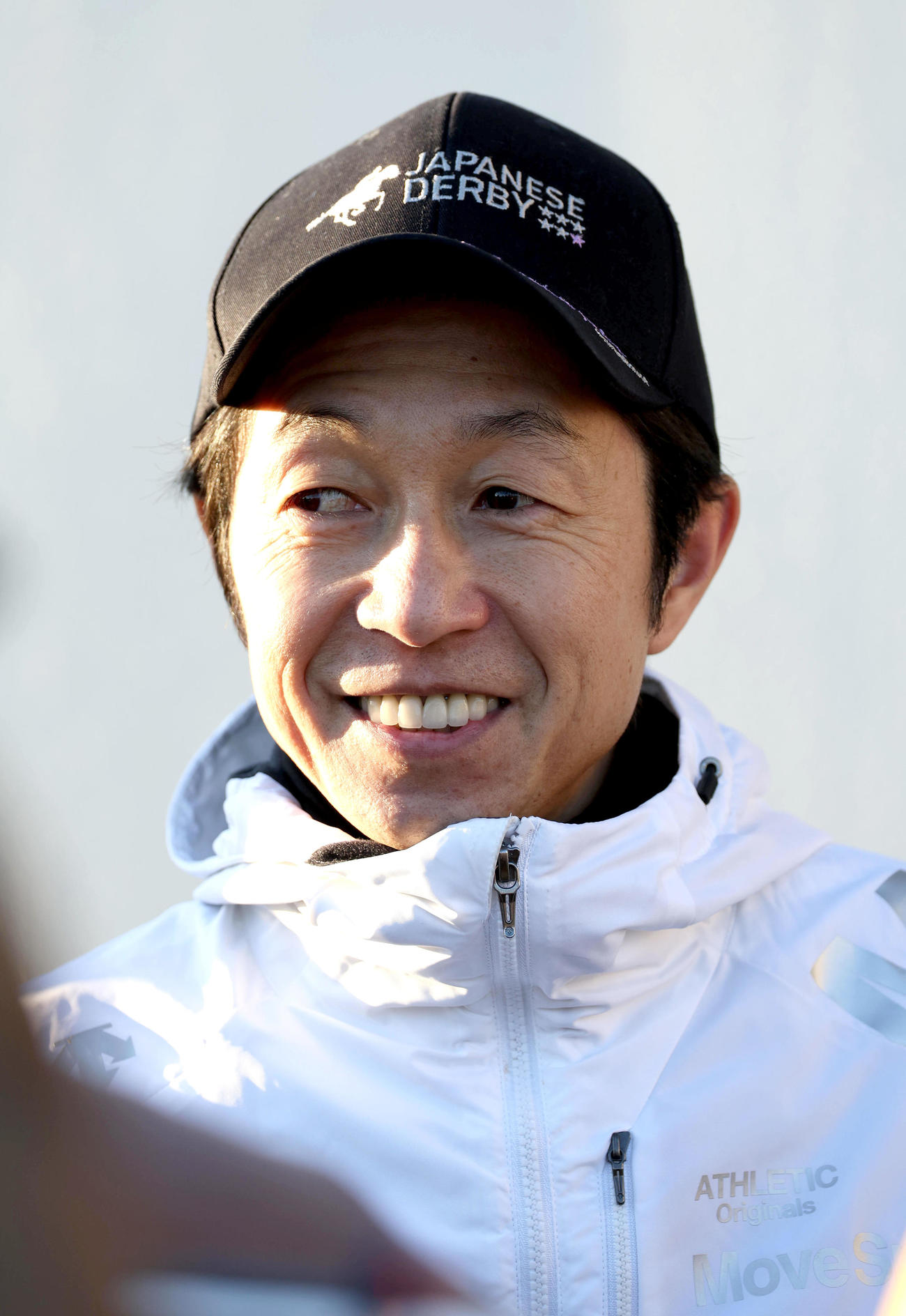 囲み取材を受ける武豊騎手（撮影・白石智彦）