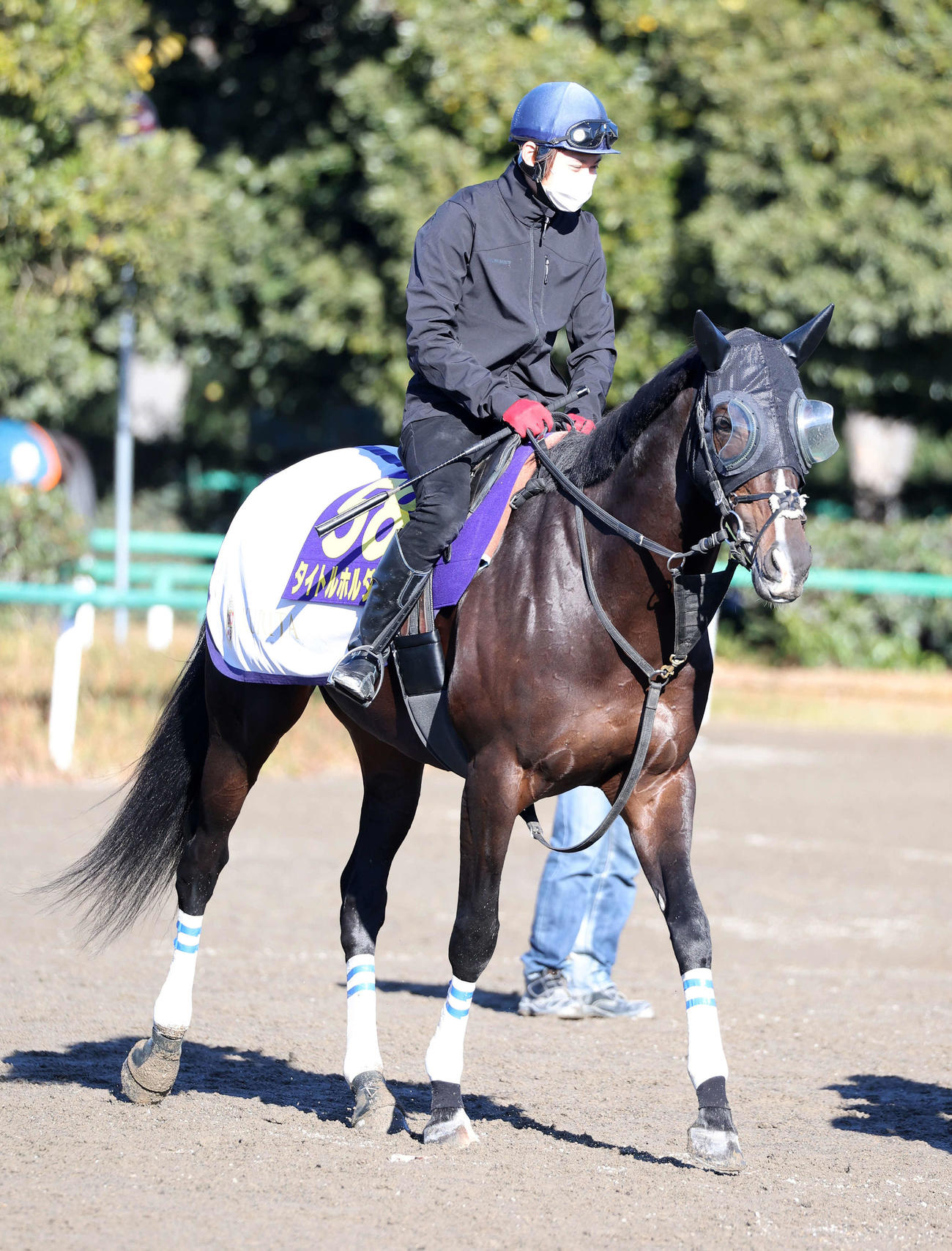 乗り運動するタイトルホルダー（撮影・鈴木正人）