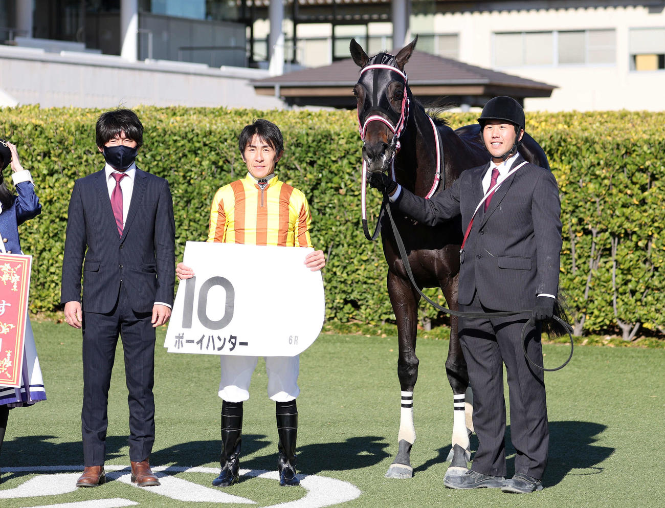 中山6R、新馬戦を制したボーイハンターと丹内祐次騎手（撮影・鈴木正人）