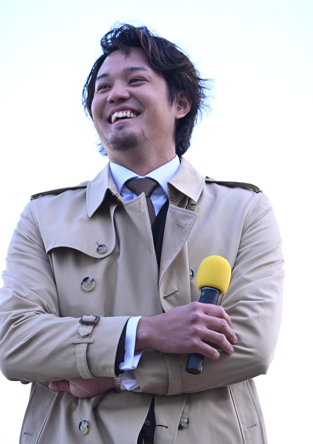 阪神競馬場で朝日杯FSを予想するメジャーリーガーの藤浪晋太郎（撮影・和賀正仁）