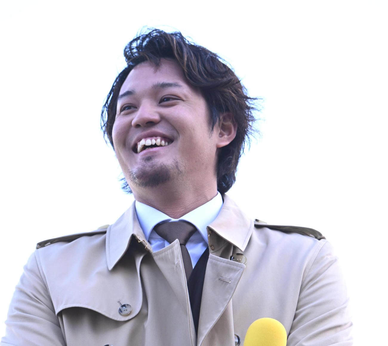阪神競馬場で朝日杯FSを予想するメジャーリーガーの藤浪晋太郎（撮影・和賀正仁）