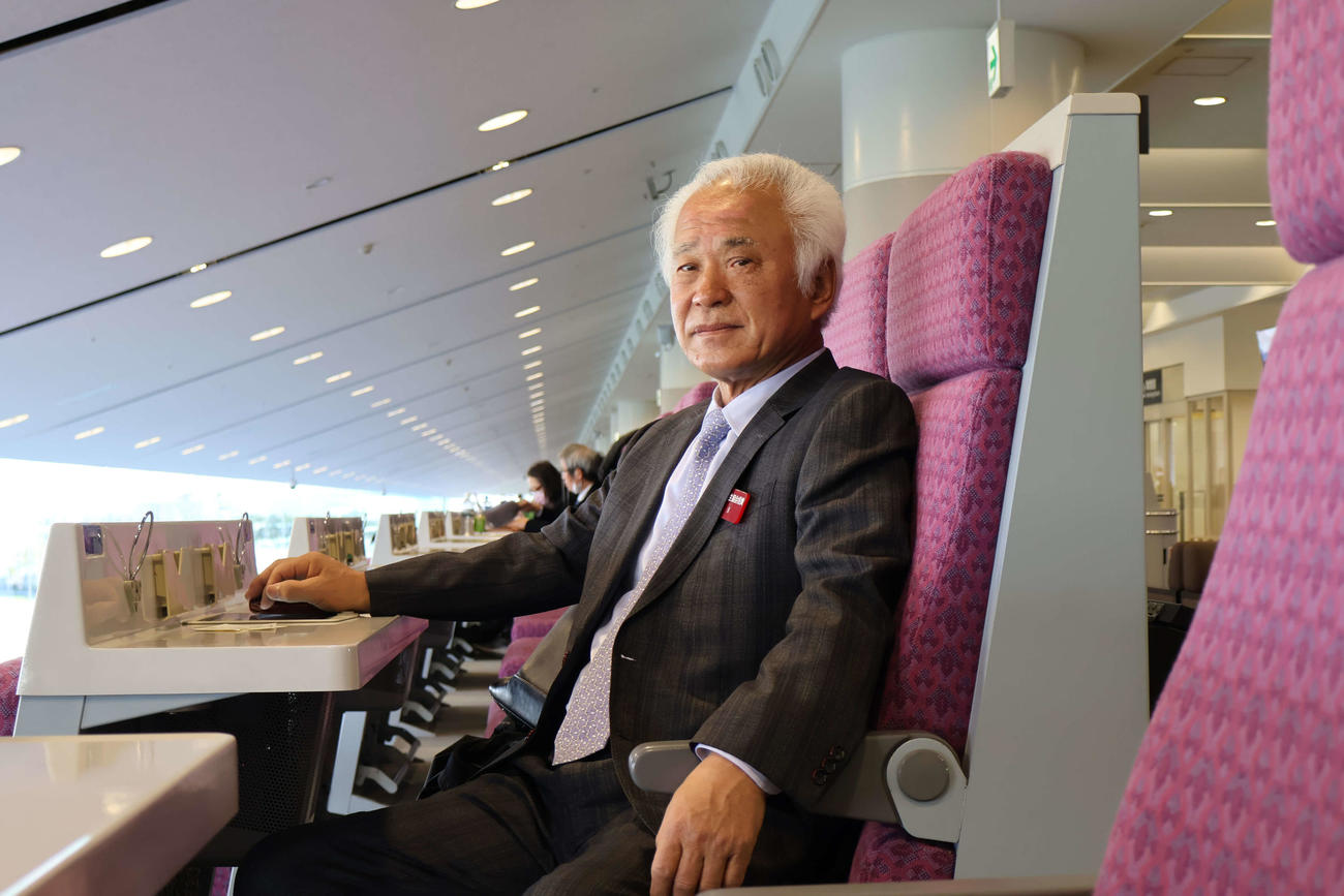 有馬記念のインタビューに応じたキャロットファーム秋田社長