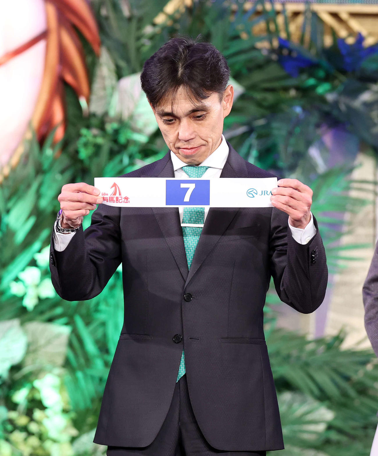 4枠7番を引いた上村洋行調教師（撮影・鈴木正人）