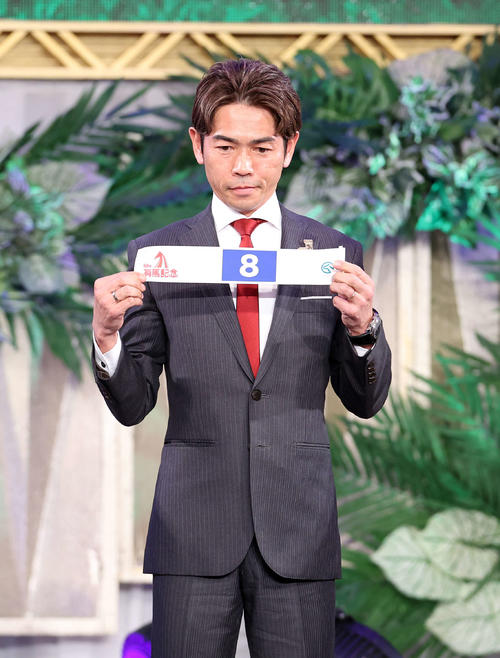 4枠8番を引いた戸崎圭太騎手（撮影・鈴木正人）