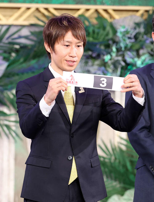 2枠3番を引いた田辺裕信騎手（撮影・鈴木正人）