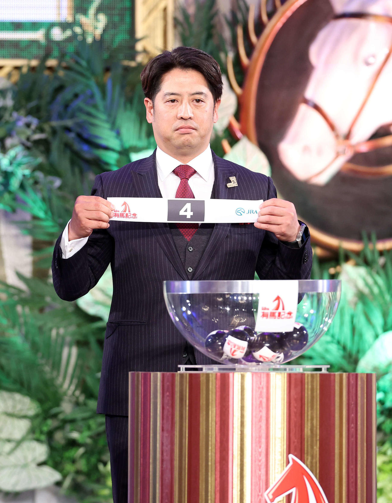 2枠4番を引いた栗田調教師（撮影・鈴木正人）