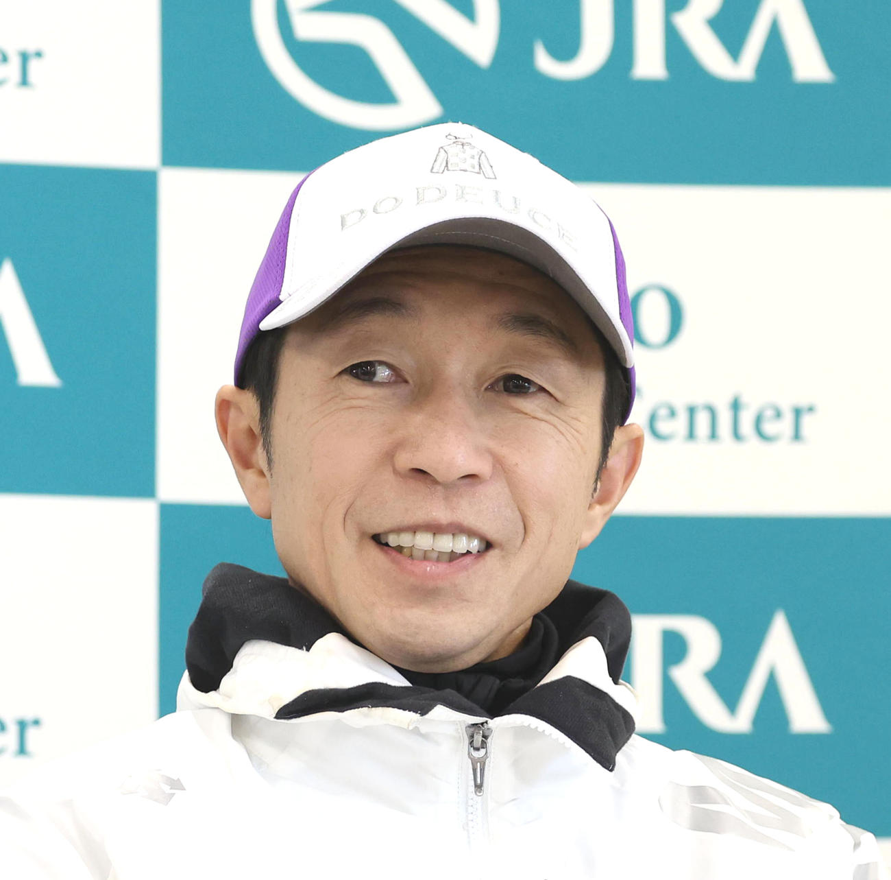 20日、有馬記念の共同会見で質問に答える武豊騎手