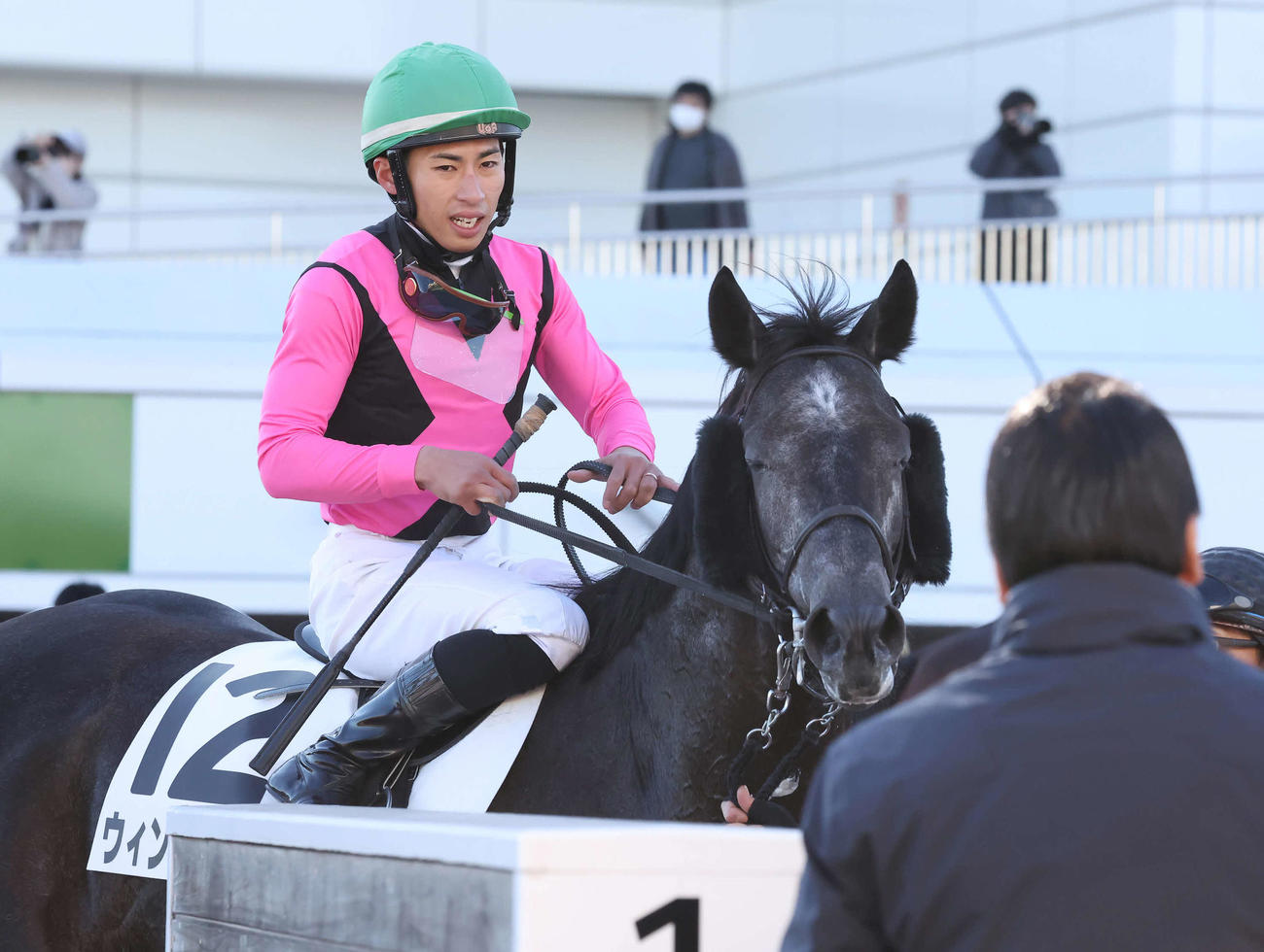 中山6R、2歳新馬戦を制したウィンドフォールと木幡巧騎手（撮影・丹羽敏通）