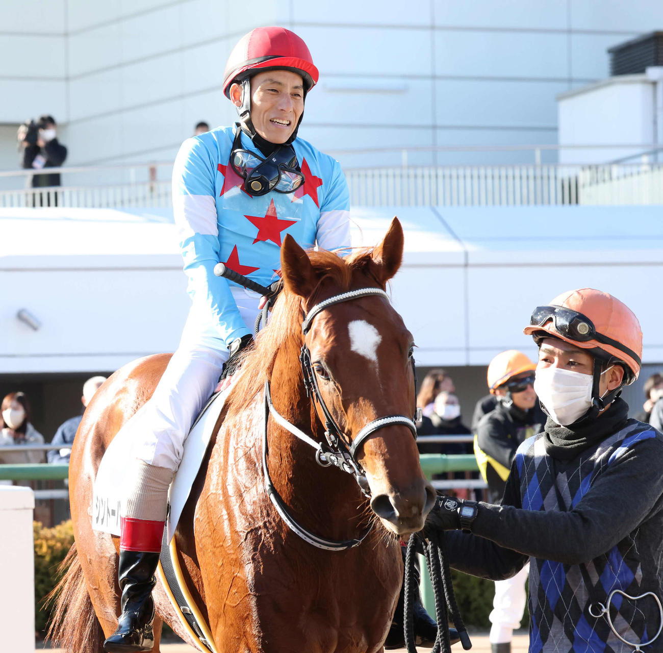 中山1R、2歳未勝利戦を制したシントーハナノボスと吉田豊騎手（撮影・丹羽敏通）