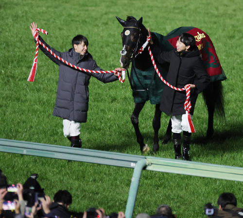 引退タイトルホルダーへ横山和「すごく格好よかった」ファンから拍手と