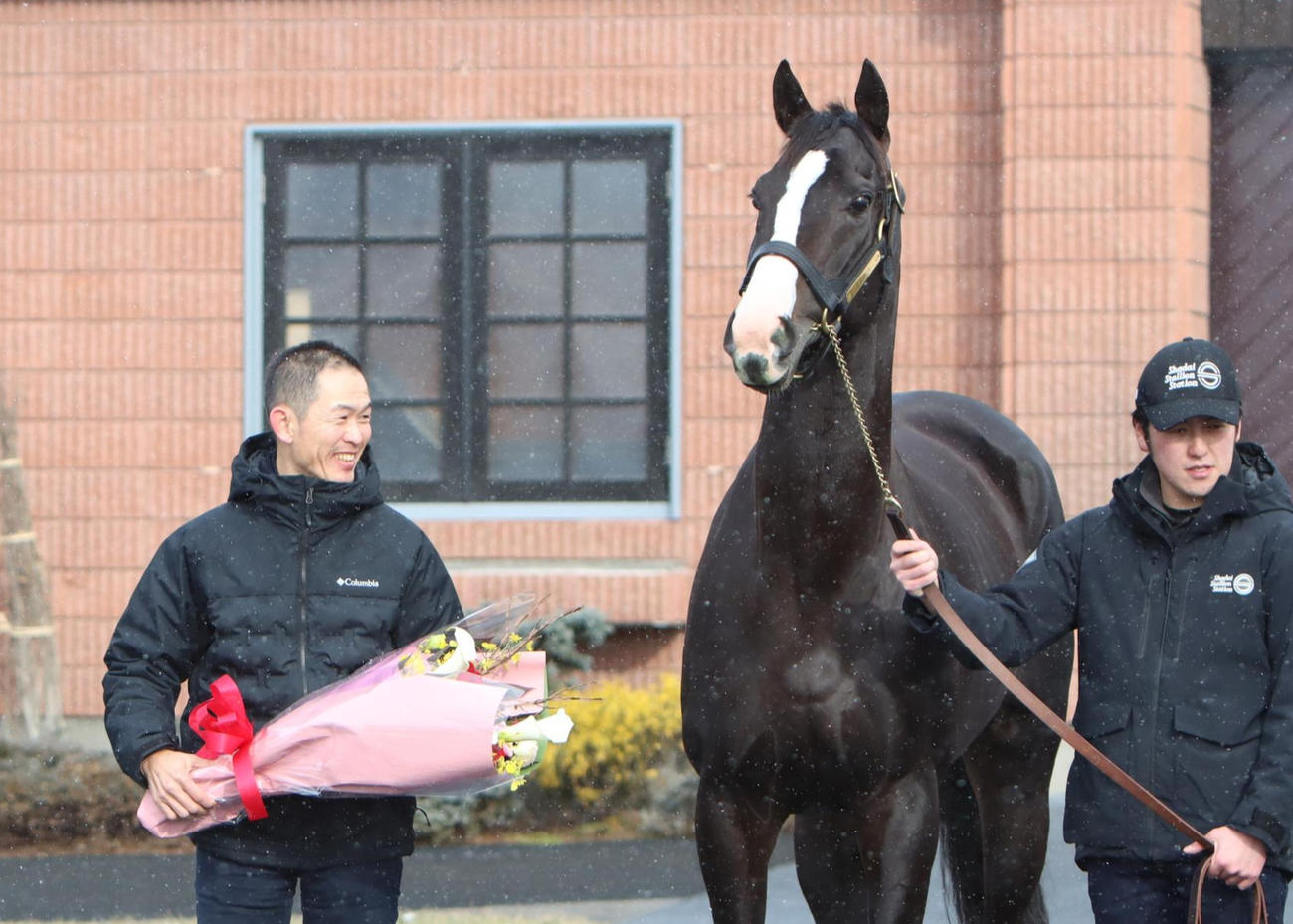 イクイノックスと木村師（左）（2023年12月撮影）