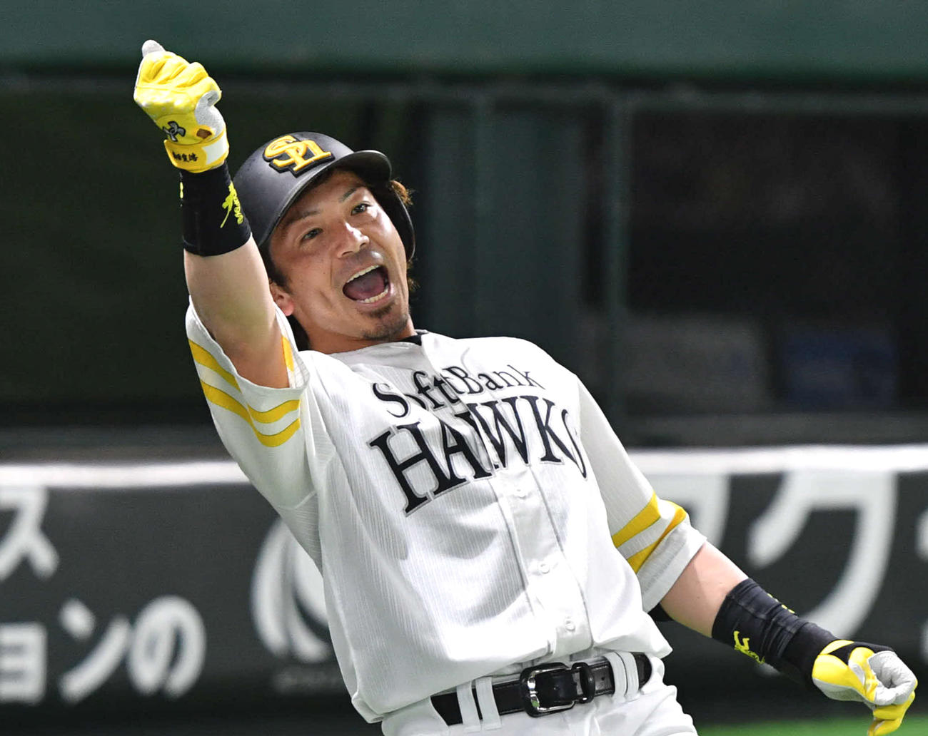 熱男ポーズを決める松田宣浩氏（2022年撮影）