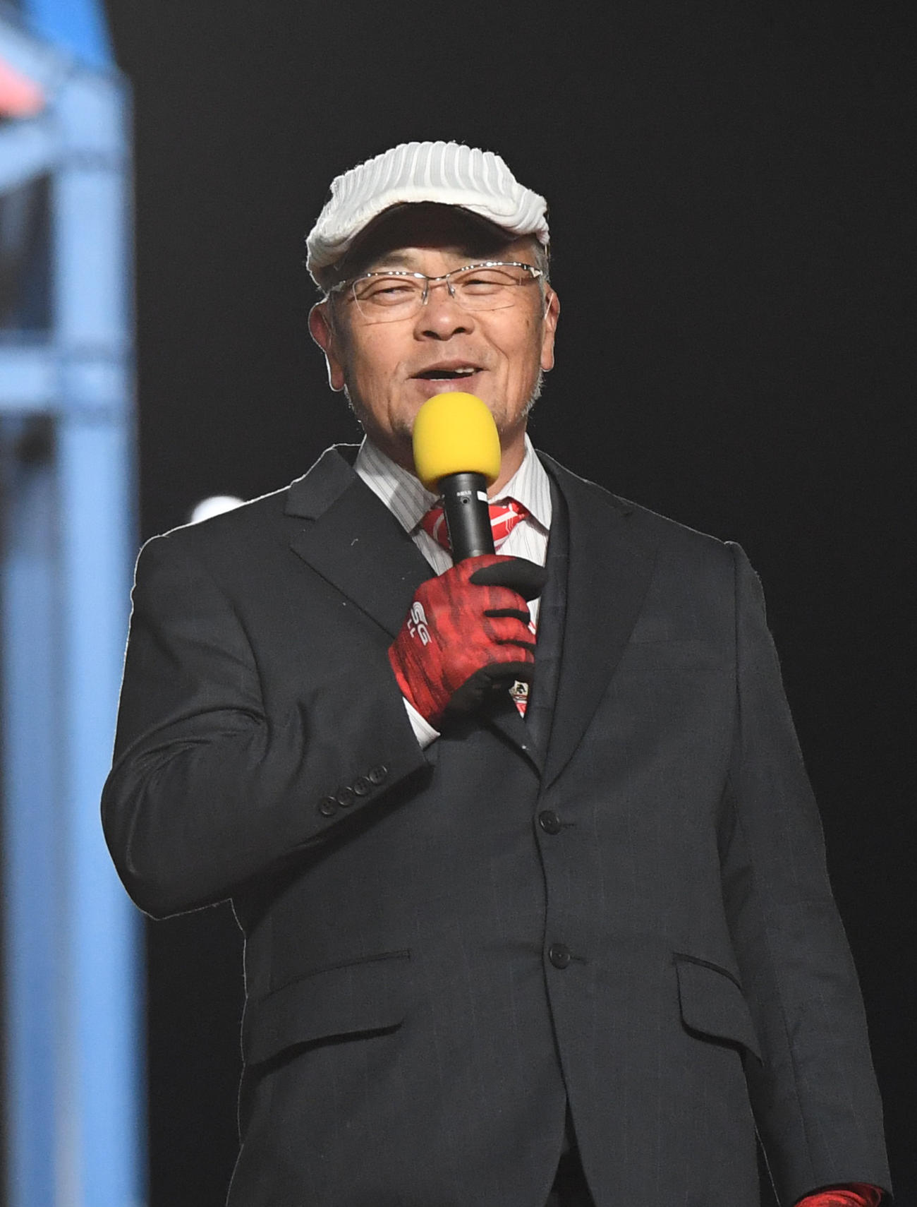 パンサラッサ引退式であいさつする池田康宏元厩務員（撮影・柴田隆二）