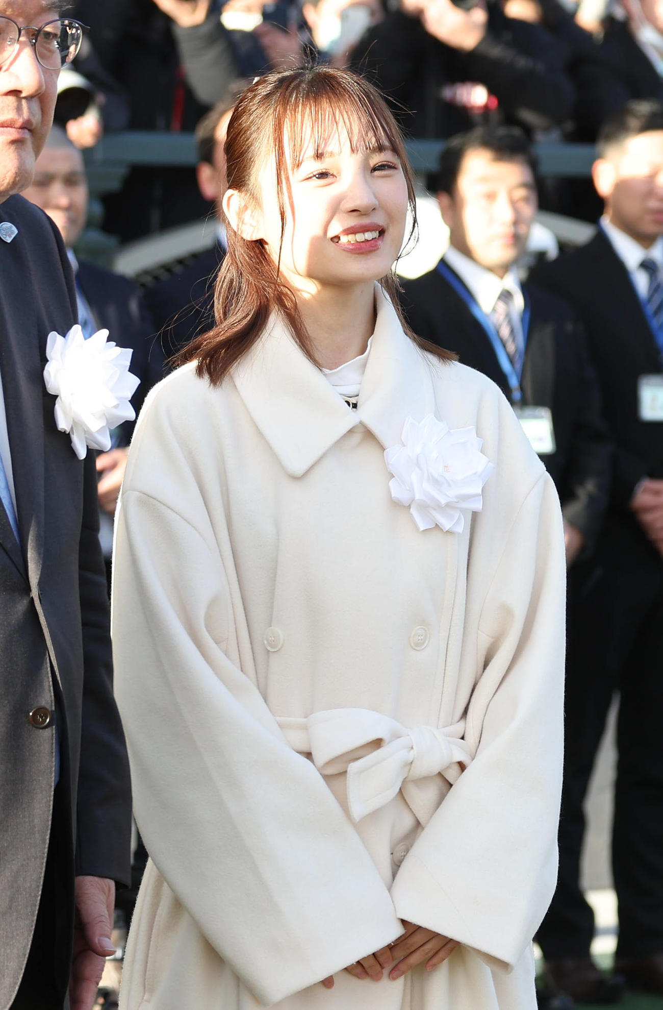 シンザン記念のプレゼンターを務めたNMB48新澤菜央（撮影・白石智彦）