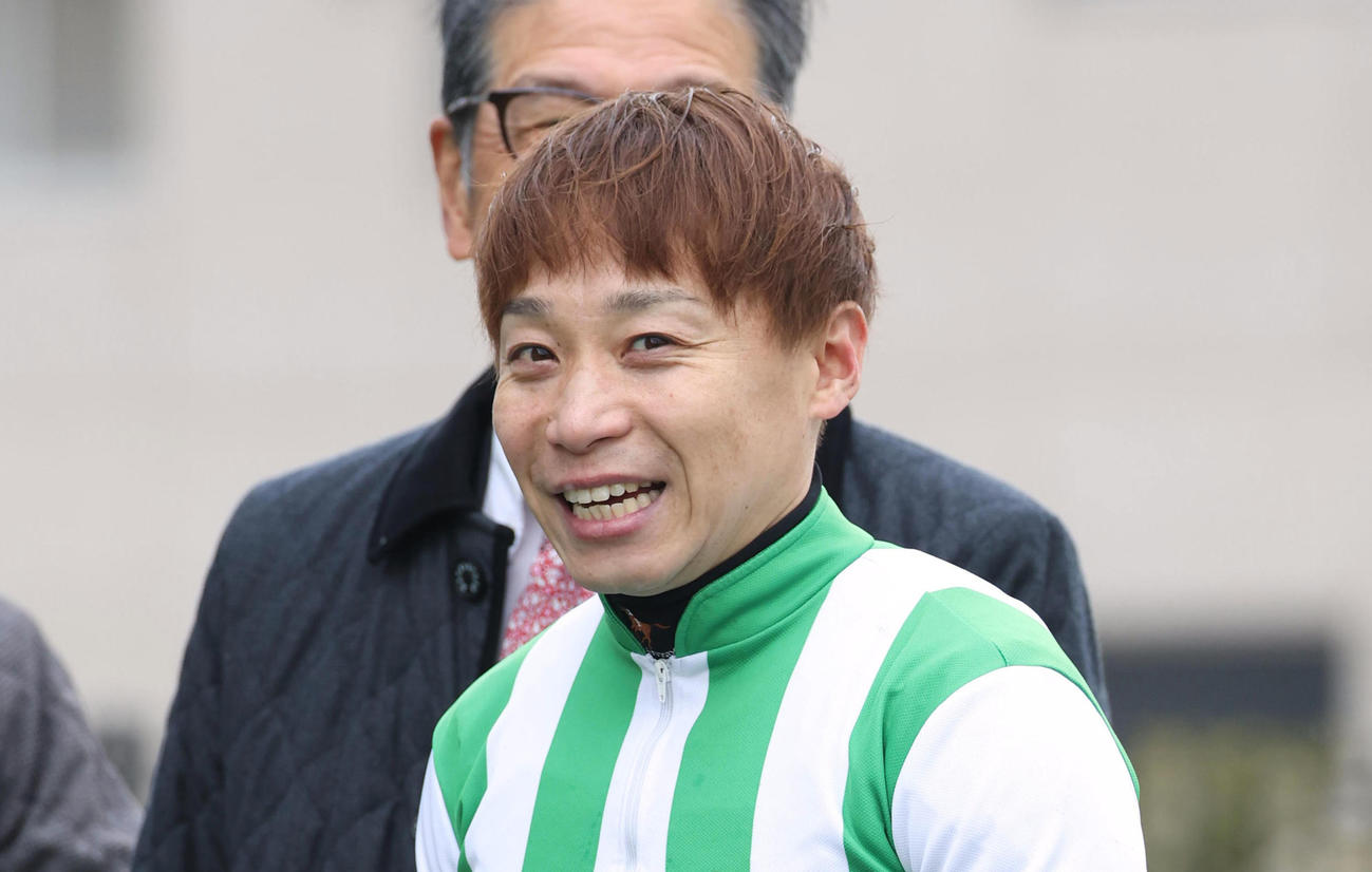 ソルトクィーンで京都5Rを勝利して笑顔を見せる池添騎手（撮影・白石智彦）